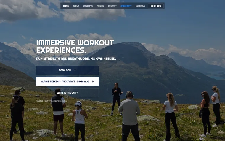 Startseite eines Outdoor-Fitness-Studios mit Bergpanorama